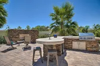 Modern Azure Home w/ Beautiful Patio, Pool & Spa! - 3 Sao