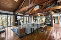 Cedar Nest Experience Ozark Magic in Sunrise Beach - parcheggio