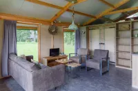 Luxury Lodge in Reesprong with Garden Fire Pit