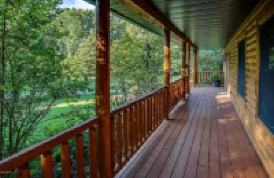 Dream Vacation Home on 2 acres w/hot tub - Close to beaches & wineries