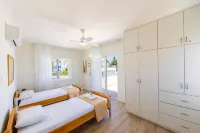 Protaras Seafront Villa Violetta