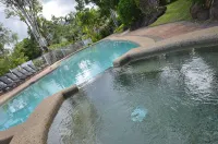 Roydon Beachfront Apartments - spa