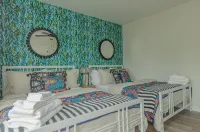 6-Bed Artistic Home with Game room Hotel a Harris County
