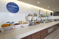 Holiday Inn Express EXETER EAST by IHG - 朝食