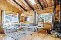 Relaxing Swiss Chalet-Style Cabin