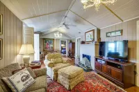 Briar Patch - Guntersville Lake, waterfront w/dock - Boutique