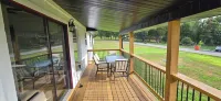 3-bedroom home in Golden Mo. with AC, WiFi. Nice yard.Close to Lake & boat ramp
