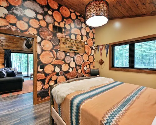 Stylish Signature Lodge, nestled in the Forest, with Teal Lake views Hotels in Sawyer County