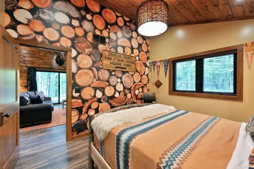Stylish Signature Lodge, nestled in the Forest, with Teal Lake views