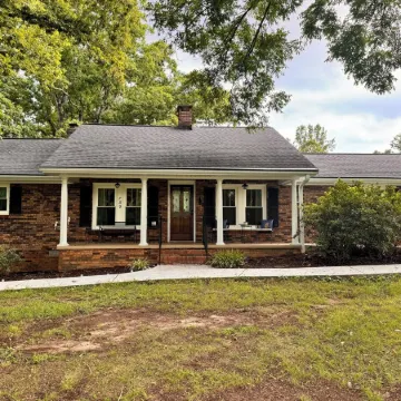 NO CLEANING FEE Century farmhouse on Lake Keowee near Clemson