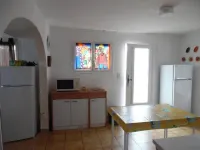 8 pers, 200m from the sea, garden, ground floor, closed private parking, independent entrance