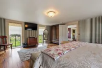 New Hot Tub • 5Br Estate Near Bourbon Trail