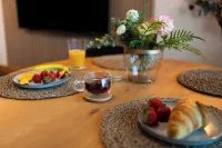 Stylish 2 Bedroom home in Glasgow Hotels in Newton Mearns