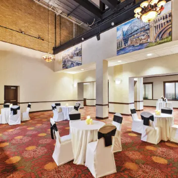 Hilton Garden Inn Cleveland Downtown Отели рядом с достопримечательностью «Станция метро "Тауэр-сити - Паблик-сквер"»