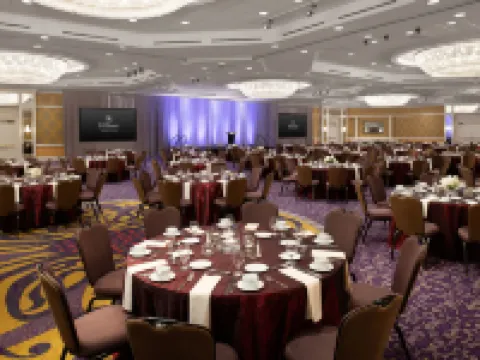 Hilton Charlotte Uptown Hotels near Bank of America Stadium