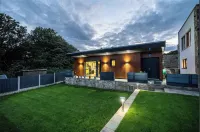 The Luxury "Shed" Hotel a Huddersfield