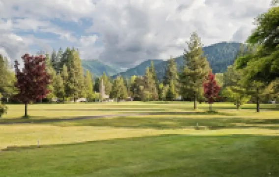 Cozy Condo in Mount Hood Village! A short drive to hiking & Mt.Hood ski resorts!