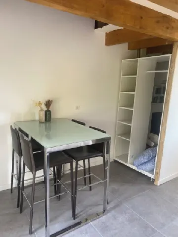 Studio au Porte de la Camargue 聖吉爾酒店