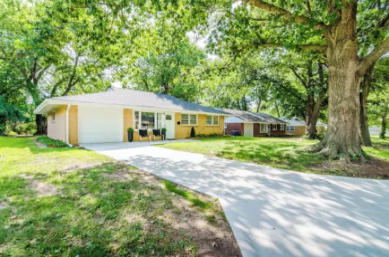 3 bedroom cozy house located footsteps away from KSU’s sporting events!