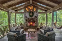 Secluded Retreat 5 Min from Mainstreet - Covered Deck - Fireplaces - New Updates