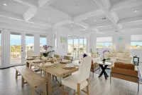 KEY LARGO 5 Bed Waterfront STUNNER with Elevator, Pool & Dock mins to the Reef - 4-Star