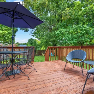 Stylish Comfortable Bluegrass Cottage 7 min to Ark - Fire Pit!