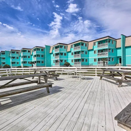 Beachfront Condo w/ Boardwalk & Pool Access!