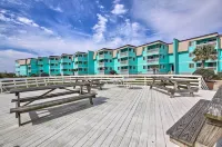 Beachfront Condo w/ Boardwalk & Pool Access! - Parkplatz