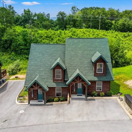 Stars & Stripes Cabin • Hot Tub, Bunk Beds & Arcade • 2 Min to Dollywood