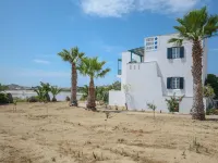 โรงแรม ทรี เลคส์ โรงแรมใกล้หาด Plaka Beach