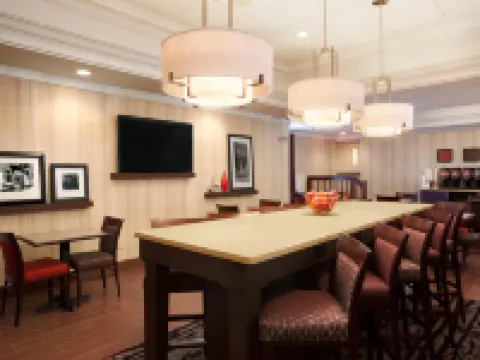 Hampton Inn Boston/Cambridge Hotels in Cambridge