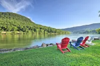 Tenn River Cabin w/ Hot Tub - 10 Mi to Chattanooga - Pet friendly