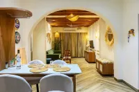 2bhk Cozy Bohemian apartment this offers relaxed and artistic vibe