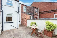 Cloud View Cottage Hotels in Congleton