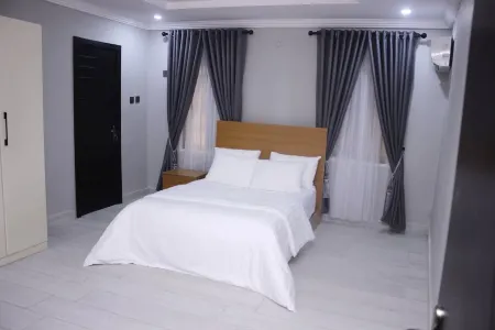 Tastefully furnished home in quiet, secure and accessible community in Bodija A1 Отели рядом с достопримечательностью «ИИТА Форест Сентер»