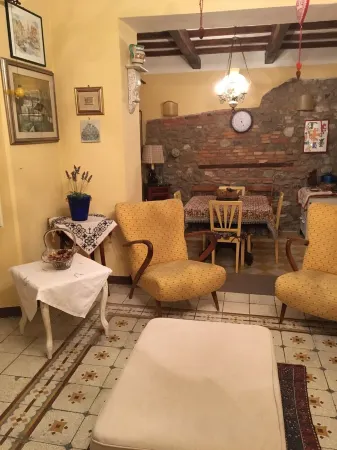 Barga historical center Charming apartment with garden