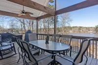 New Luxury Lakefront Home with Dock, Hot Tub, Fire Pit, SUP Boards and Kayaks!!