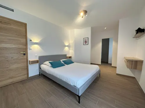 Villa Dyane, air-conditioned house with terrace and swimming pool. Hôtels à : Salavas