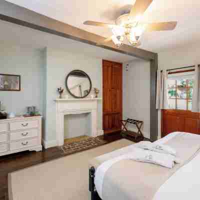 The Crossroads Inn Rooms