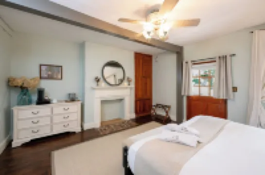 The Crossroads Inn Hotels in Samuel Miller