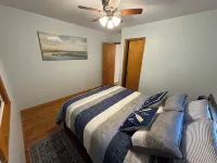 Welcoming Updated 2-bedroom House close to downtown Clear Lake and City beach!