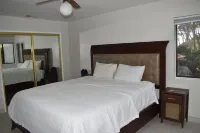 Duplex House on the hill with a 3-bedroom in beautiful Banning with indoor pool. Hotels in Banning