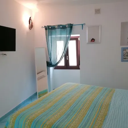 Casa Minu- cozy family home, street level and sea view-