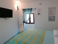 Casa Minu- cozy family home, street level and sea view-