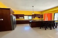 Nature view in a quiet urban neighborhood 1-bedroom house with WiFi and AC Hotels in Corozal