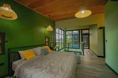 Casa Esmeralda-5min to La Fortuna, King beds BBQ & pool, parking on property