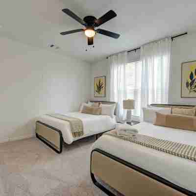 Spacious 5-bedroom 7 beds house with WiFi, AC in charming Houston Rooms