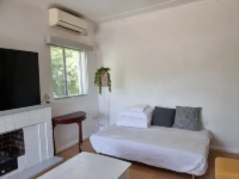 Relax in a cozy house,BBQ,10 mins from the beaches Hotels in Miranda