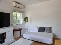 Relax in a cozy house,BBQ,10 mins from the beaches Hotels in Miranda