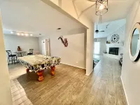 Universal City 4BR•Furnished Relocation Housing•Randolph AFB•Wi-Fi •Washer/Dryer Hotels in Universal City